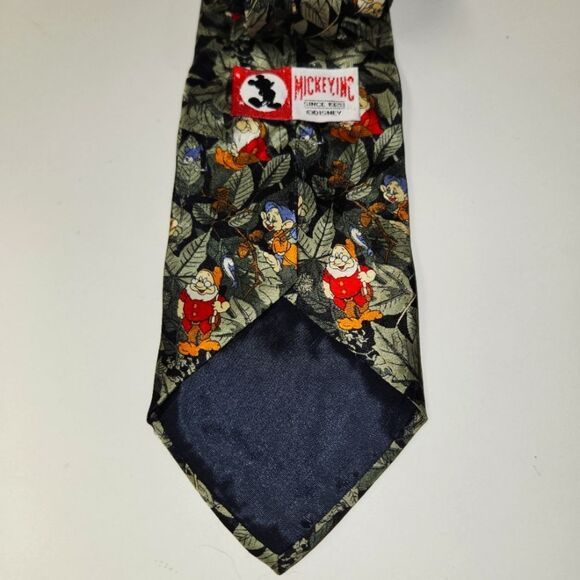 Vintage Disney Italian Silk Tie - Snow White’s Seven Dwarves Fishing In Greenery - Picture 2 of 6